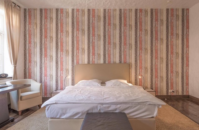 Lodge am Oxenweg room 1 in Husum for up to 4 people