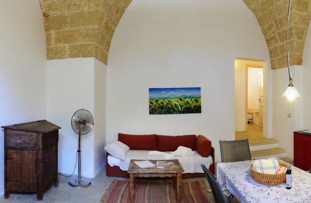 Lodge Ponente 4/5p with kitchen, in Masseria with shared swimming pool in Salento