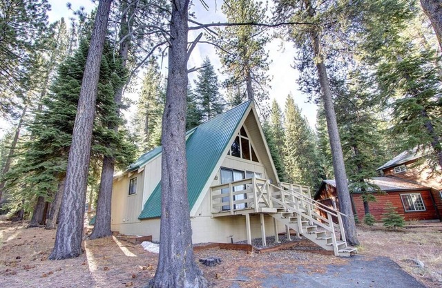 Lodgepole Chalet - Cabin in Woods