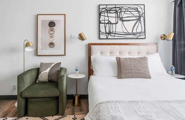 Lodgeur | Calm & chic studio | Upper Kirby