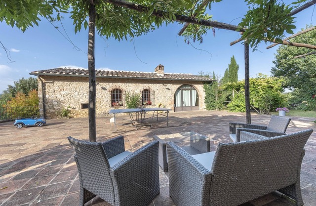 Lodging in Casole Elsa,Siena,pool,Wi-Fi,terrace,barbecue,children friendly,5pers