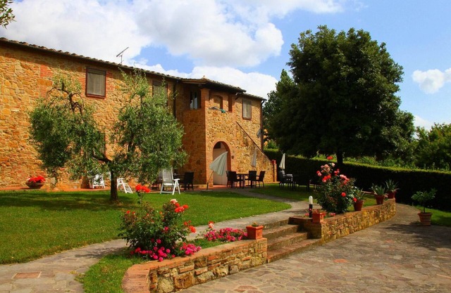 Lodging in Montaione,pool,children pool,Aircon,ideal for families, sleep 8