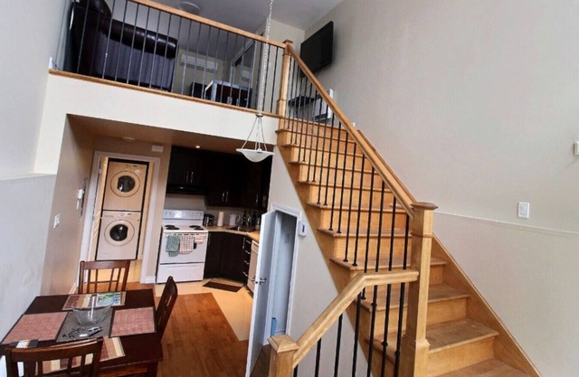 Loft 16 pieds de plafond avec deux terrasses!