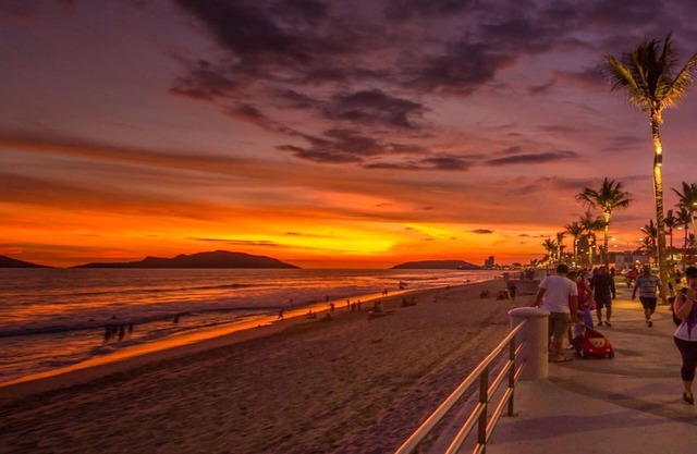 LOFT A, steps away from the boardwalk, beach, baseball stadium, aquarium and golden zone.