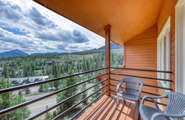 Lofty condo with beautiful mountain & lake views plus wood fireplace