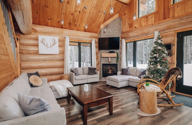 Log cabin with beach, spa, volleyball