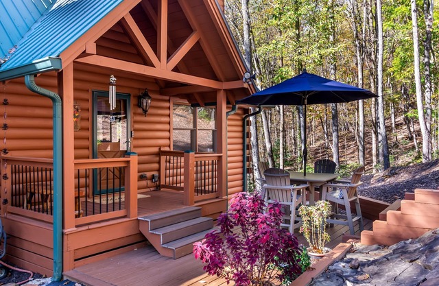 Log Cabin, Lake, Hot Tub, Near Wineries & Hiking