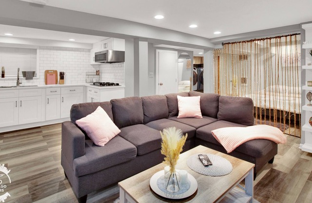 Logan Square Monthly Apartmentn