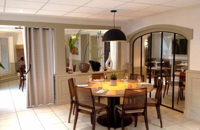 Logis Hotel Restaurant Le Laurier Fleuri