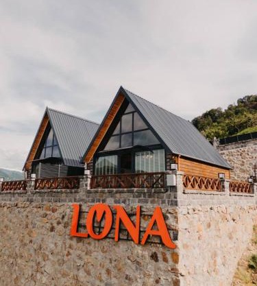 Lona Bungalows
