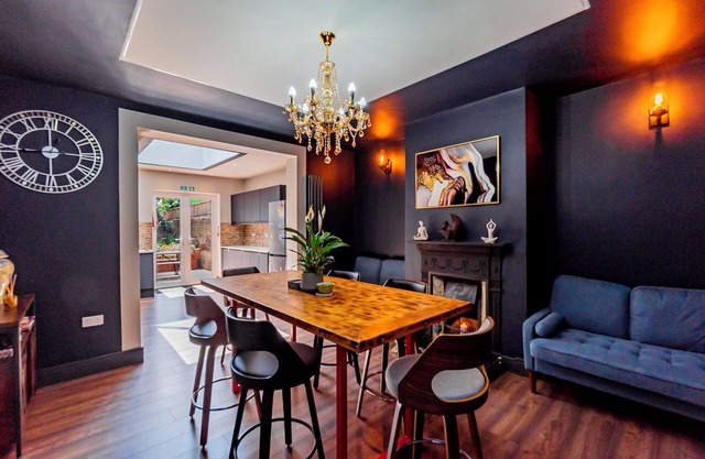 London Heathrow Home-A Brand new 6 bed house