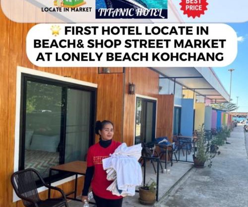 Lonely beach complex titanic hotel in beach shopping street markets ในศูนการค้าติดทะเล
