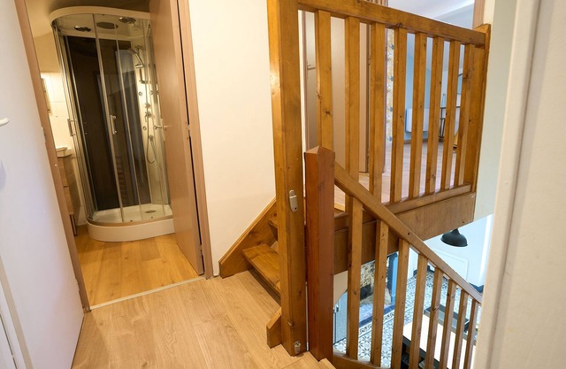 Longère en Pierres, au Bord du lac & Proche Océan