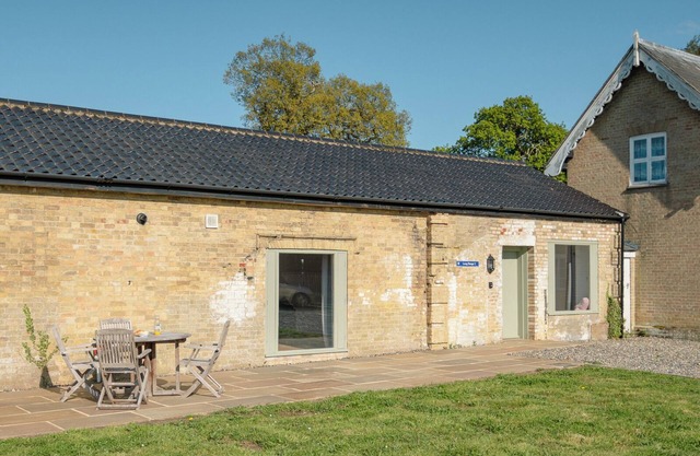 Long Range 2, Henham Park Nr Southwold, Unique Suffolk country getaway with Lake Views