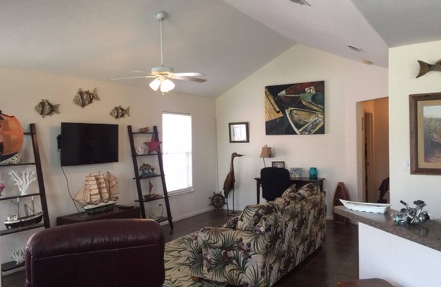 Long term rental available in Aransas Pass Texas, close to plants for workers!