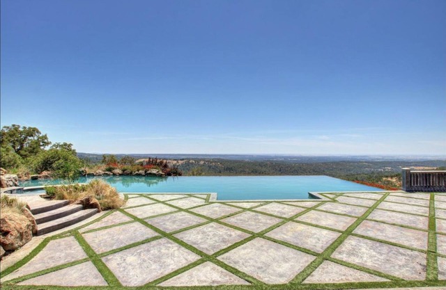 Longview Chateau Estate