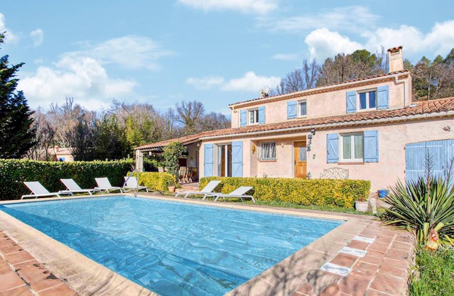 Look forward to an unforgettable vacation in this modern vacation home with pool.