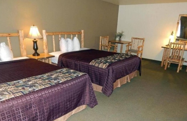 Look No More! Budget-friendly Getaway! Pets Allowed, Near Lake Pend Oreille!