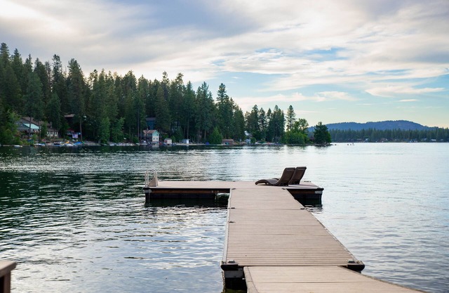 Loon Lake Escape -- beautiful, large lake home only 45 minutes from Spokane!