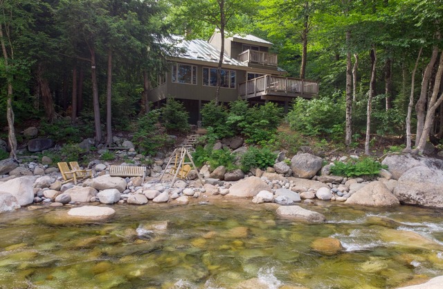 Loon Mountain River House! Gorgeous Views! Walk to the lodges!