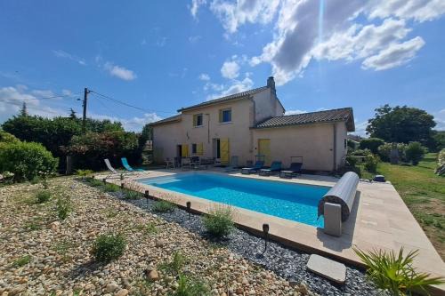 Lot et Garonne Gîte en campagne pour 6 personnes Piscine et jardin