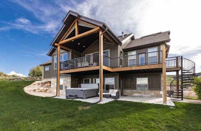 Lotus Lodge w/Private Hot Tub & Game Room!