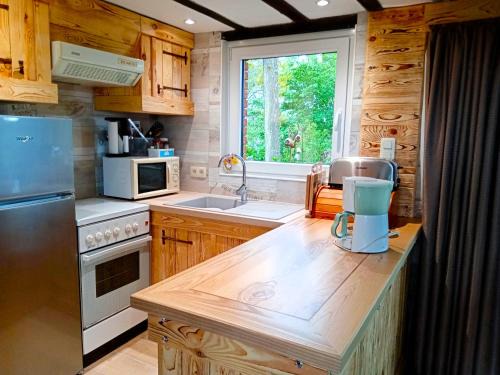 Louloudia Bonsoy Jaune 12 huis in het bos met mooi uitzicht en kalmte