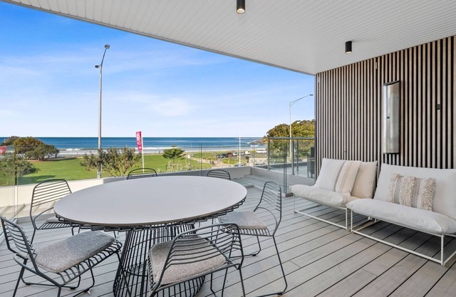 Louttit Bay Apartment 1 - Free WIFI, Ocean Views and the Ultimate Location