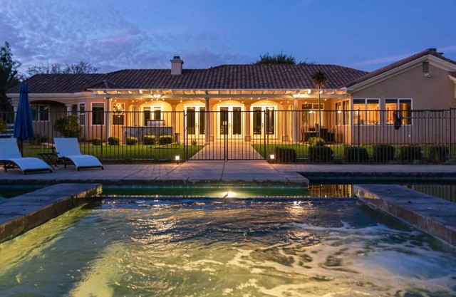 Love at First Syrah - Pool & spa with 2 Casitas