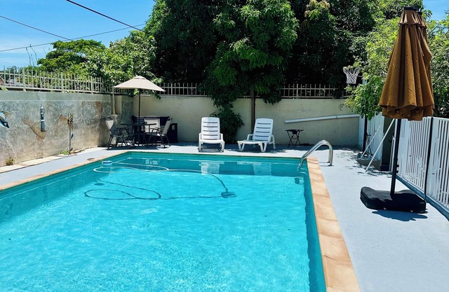 Love Story 2-bedroom pool house in Miami with free parking & BBQ