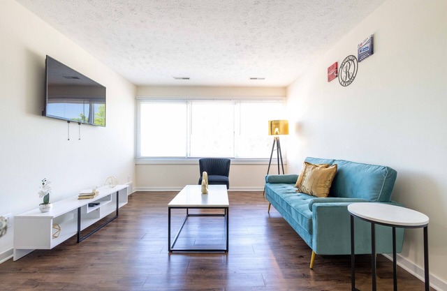 Lovely 1 Bed Unit w/Free Parking on the Premises