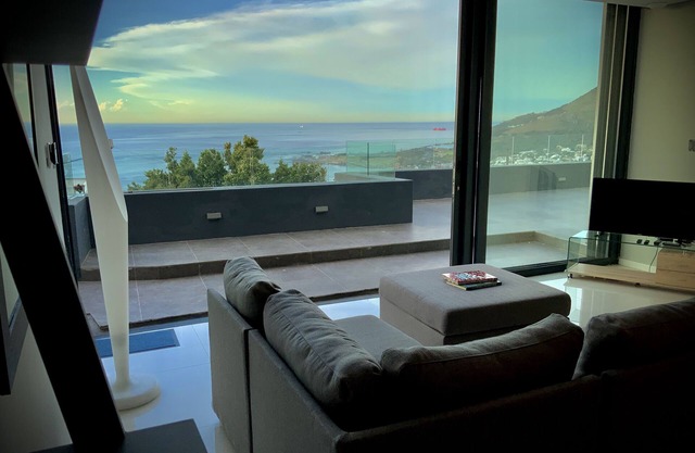 Lovely 1 bedroom apartment In camps bay with terrace
