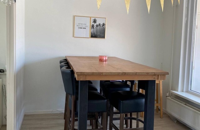 Lovely 2 bedroom apartment with balcony (near city center)