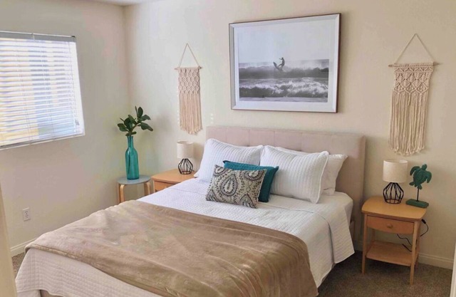 Lovely 2-bedroom condo in fantastic Cardiff w/WiFi