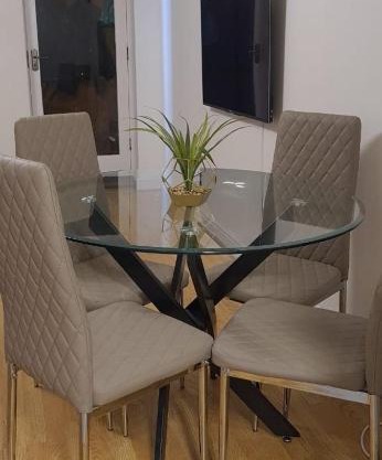 Lovely 2 bedroom Flat with Free Parking