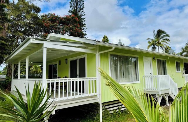 Lovely 2-bedroom Hawaiiana near historic Pāhoa Town close to Black Sand Beaches