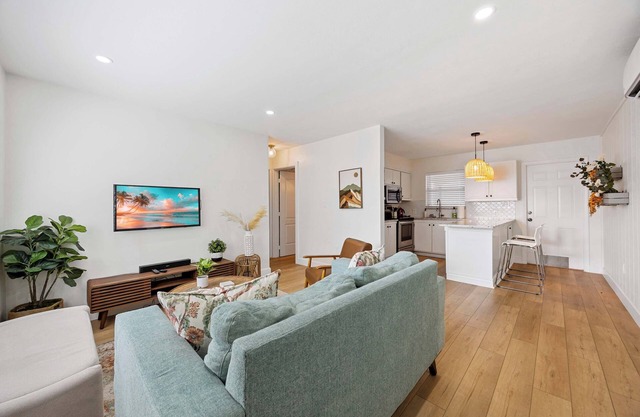 Lovely 2-bedroom house with AC in Naples
