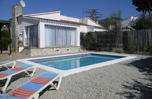 Lovely 2 bedroom villa with private pool(2)