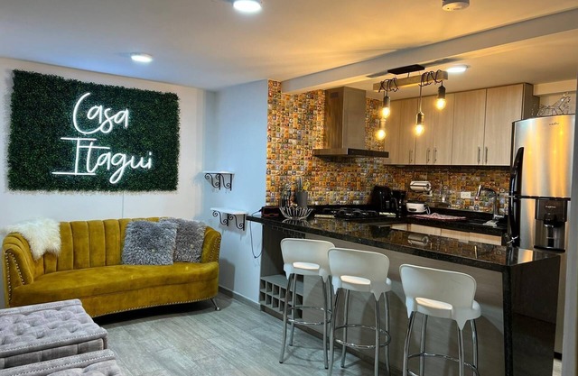 Lovely 2-BR Condo with, balcony, pool and BBQ area