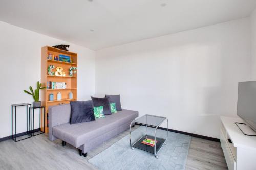 Lovely 2 BR Flat with balcony near the city centre