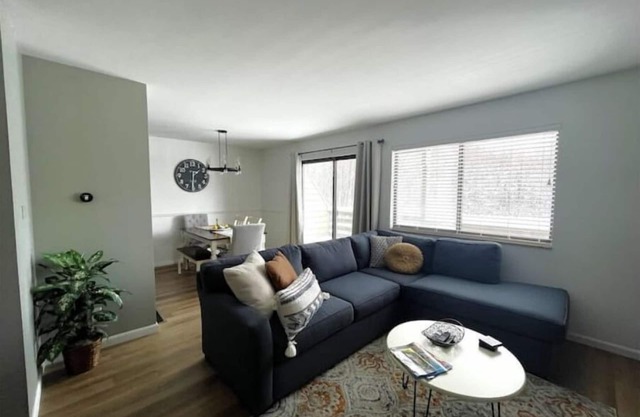 Lovely 3-Bedroom Condo Northern MI- Pool & PickleballnSleeps 6, 4 beds 2.5 Baths