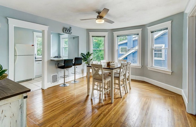 Lovely 4 bed/2 bath apartment in heart of Oakley