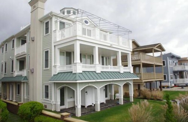 Lovely 4 bedroom, 3 bath beach front property