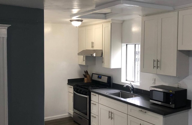 Lovely 4 bedroom Home with a patio