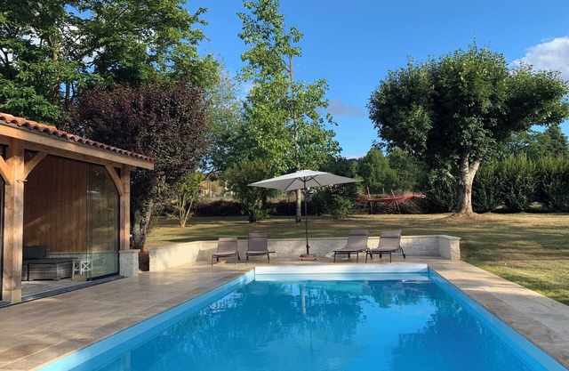 Lovely 8 Persons House in Alles-sur-Dordogne