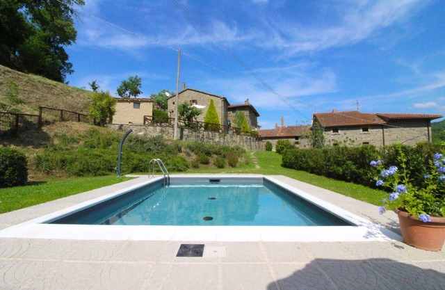 Lovely apartment for 4 guests with WIFI, private pool, TV and pets allowed