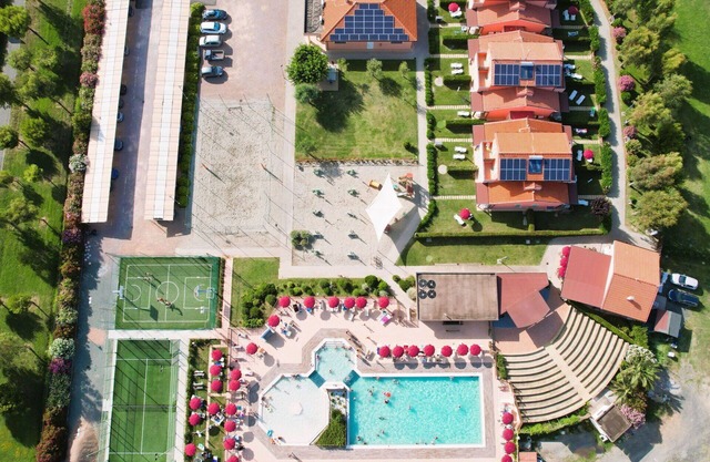 Lovely apartment for 4 people with pool, WIFI, A/C, TV and patio