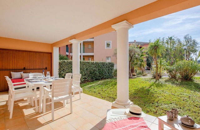 Lovely apartment for 6 guests with A/C, WIFI, pool, TV and terrace