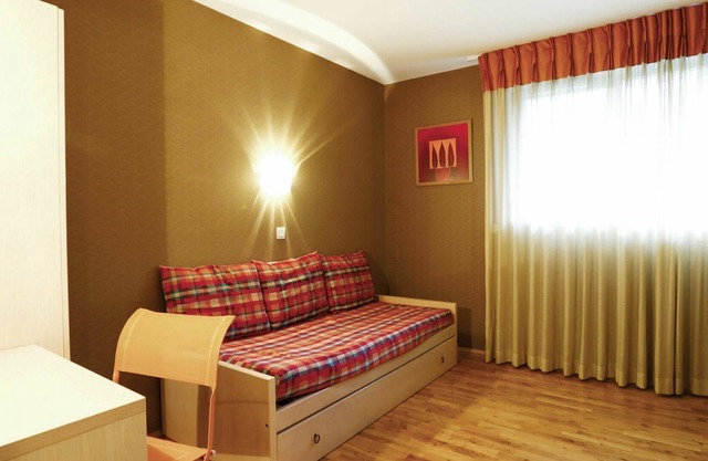 Lovely apartment for 6 guests with WIFI, hot tub, pool, A/C, TV, terrace, pets allowed and parking