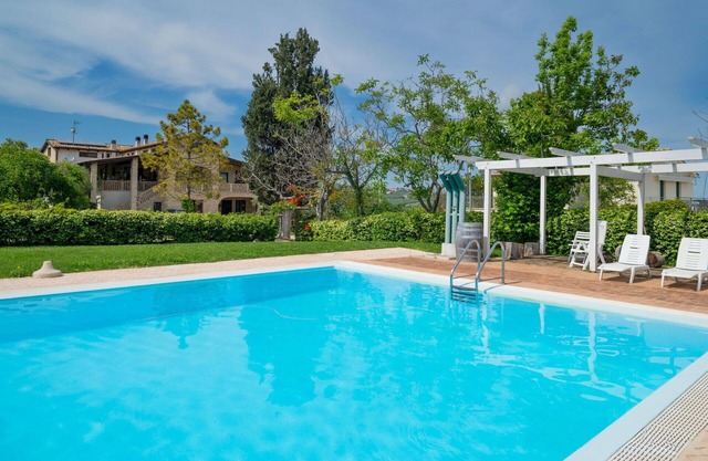 Lovely apartment for 4 people with WIFI, A/C, pool, TV, patio and pets allowed